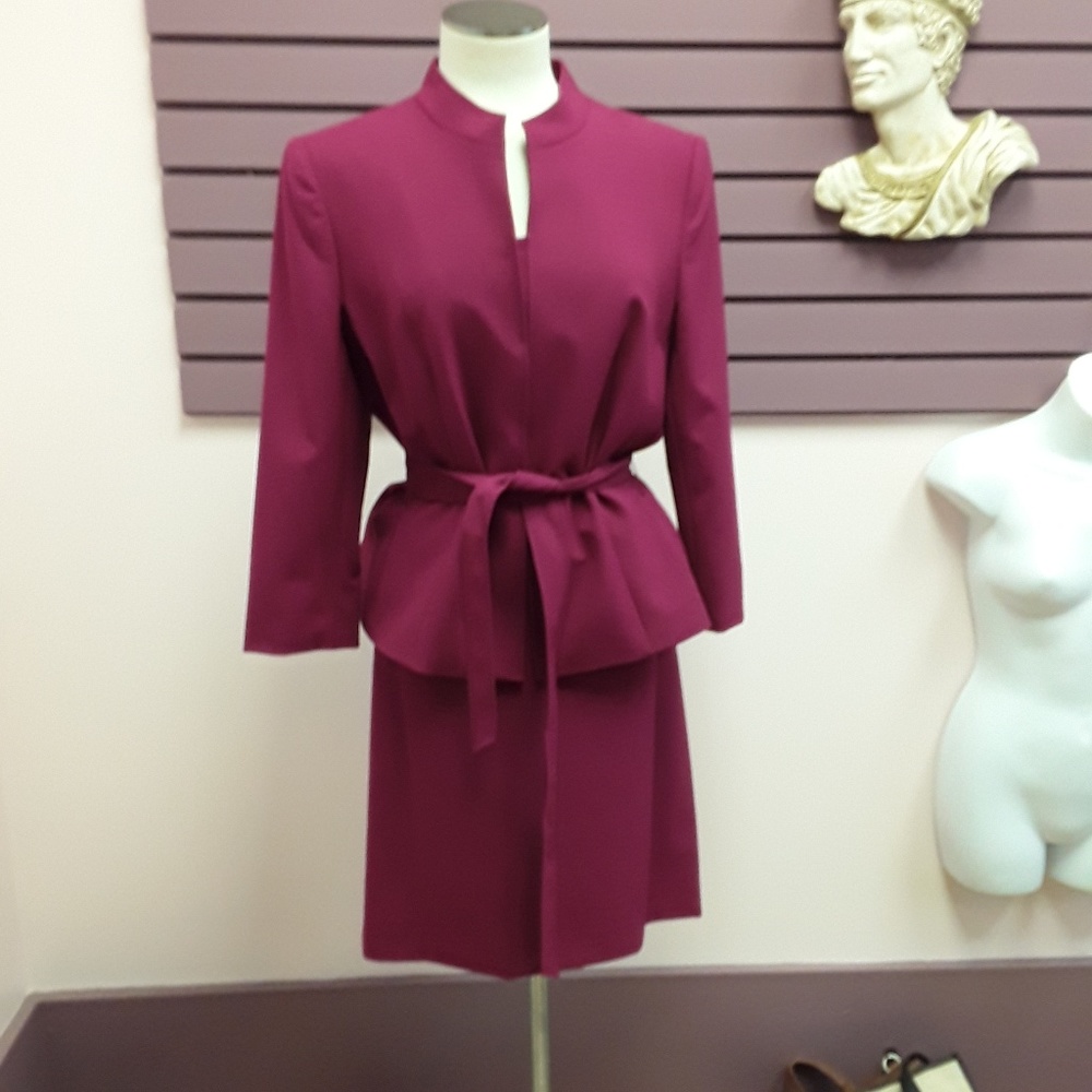 Tahari fushia skirt suit